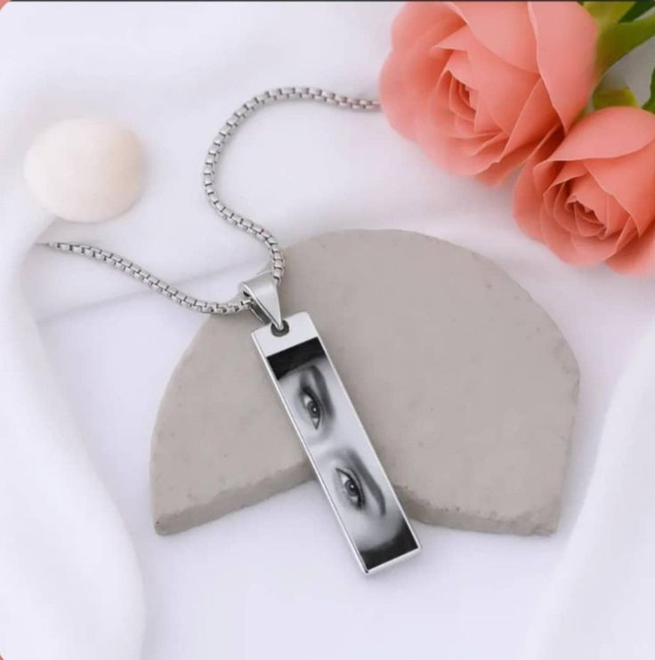 Personalized Eyes Sketch Locket – Custom Engraved Photo Locket | AHP Customize